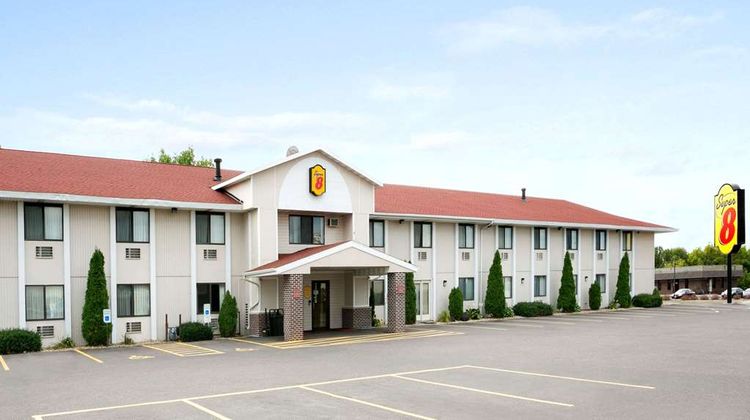Super 8 Eau Claire Exterior