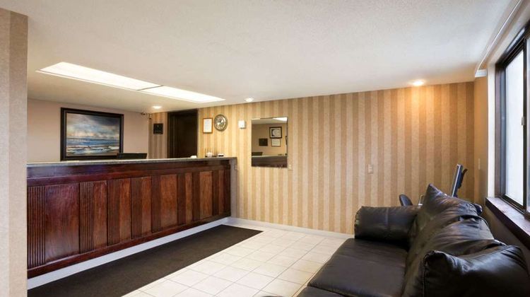 Super 8 Eau Claire Lobby