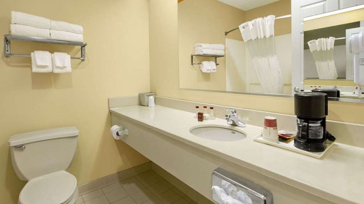 Ramada Limited Columbia Room