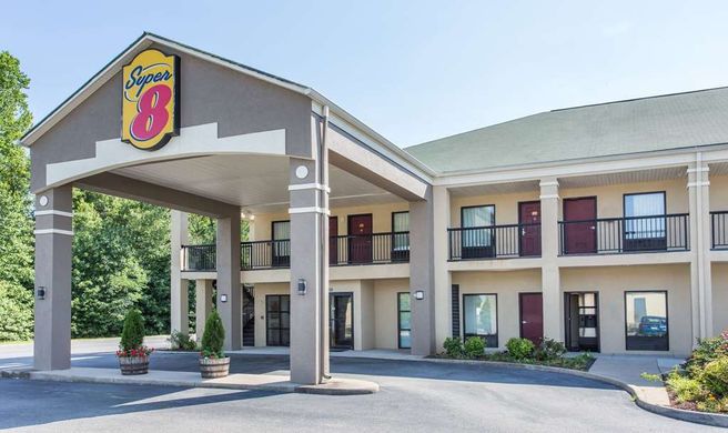 Super 8 Petersburg Exterior
