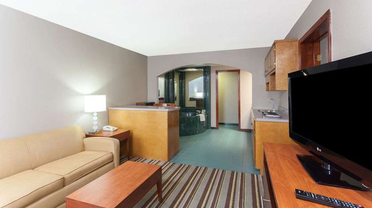 Super 8 Clarksville Northeast Suite