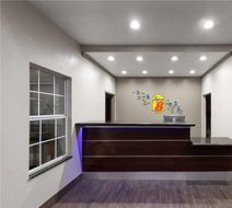Super 8 San Antonio/Alamodome Area Lobby