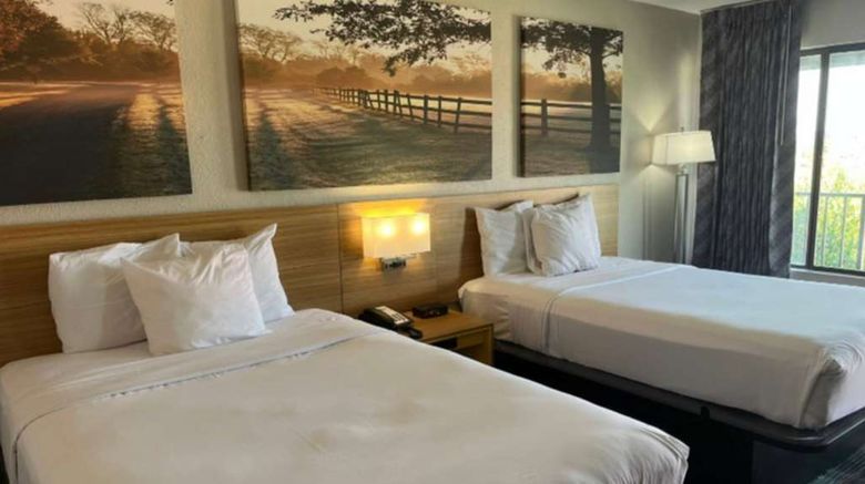 <b>Days Inn & Suites by Wyndham Mobile Room</b>. Images powered by <a href="https://iceportal.shijigroup.com/" title="IcePortal" target="_blank">IcePortal</a>.