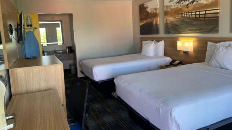 <b>Days Inn & Suites by Wyndham Mobile Room</b>. Images powered by <a href="https://iceportal.shijigroup.com/" title="IcePortal" target="_blank">IcePortal</a>.