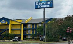 Days Inn & Suites by Wyndham Mobile