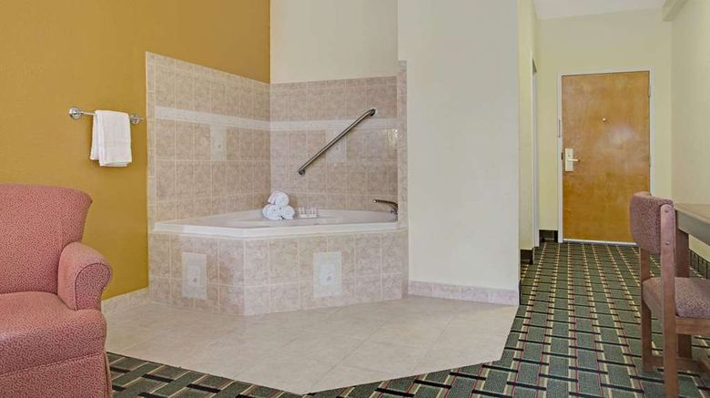 <b>Super 8 Daytona Beach Suite</b>. Images powered by <a href="https://iceportal.shijigroup.com/" title="IcePortal" target="_blank">IcePortal</a>.