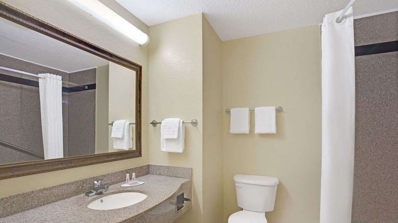 <b>Super 8 Daytona Beach Room</b>. Images powered by <a href="https://iceportal.shijigroup.com/" title="IcePortal" target="_blank">IcePortal</a>.