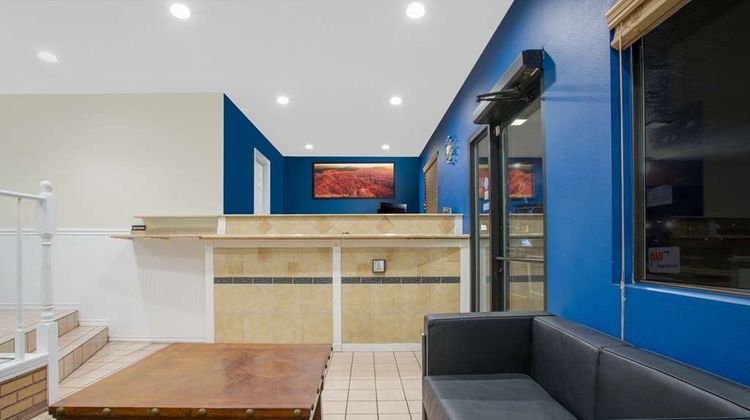 Howard Johnson Inn & Suites Saint George Lobby