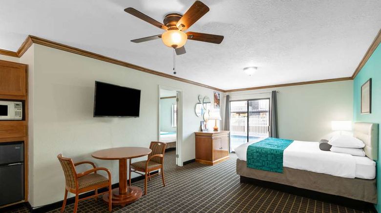 <b>Howard Johnson Inn & Suites Saint George Room</b>. Images powered by <a href="https://iceportal.shijigroup.com/" title="IcePortal" target="_blank">IcePortal</a>.