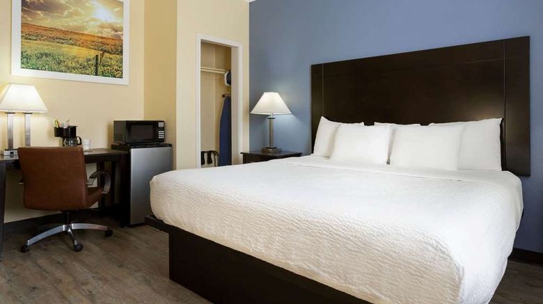 <b>Days Inn & Suites DFW Airport South Room</b>. Images powered by <a href="https://iceportal.shijigroup.com/" title="IcePortal" target="_blank">IcePortal</a>.