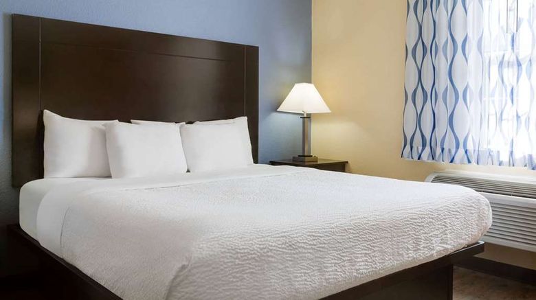 <b>Days Inn & Suites DFW Airport South Room</b>. Images powered by <a href="https://iceportal.shijigroup.com/" title="IcePortal" target="_blank">IcePortal</a>.