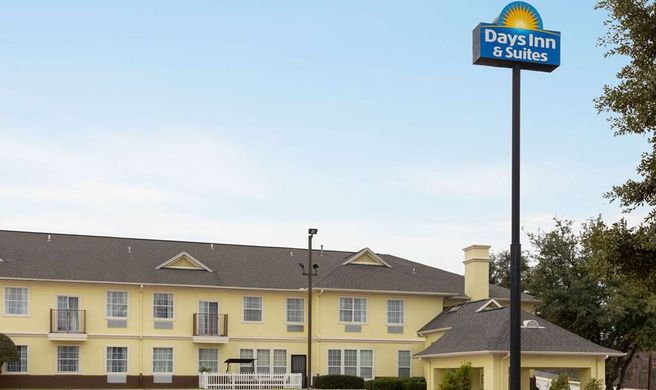 Days Inn & Suites DFW Airport South Exterior