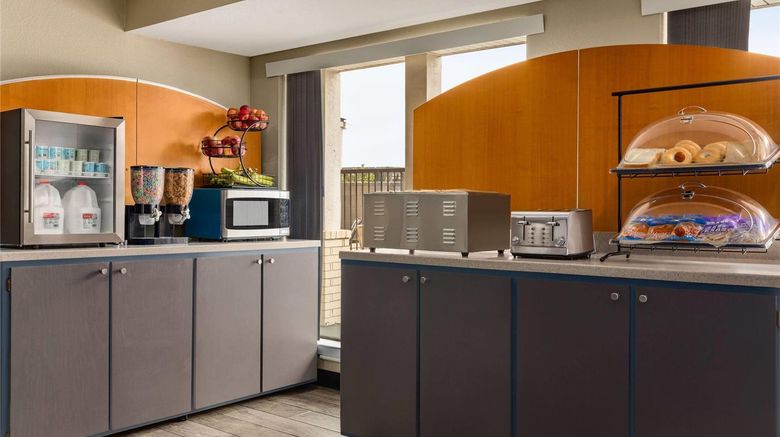 <b>Ramada San Antonio/Near SeaWorld Restaurant</b>. Images powered by <a href="https://iceportal.shijigroup.com/" title="IcePortal" target="_blank">IcePortal</a>.