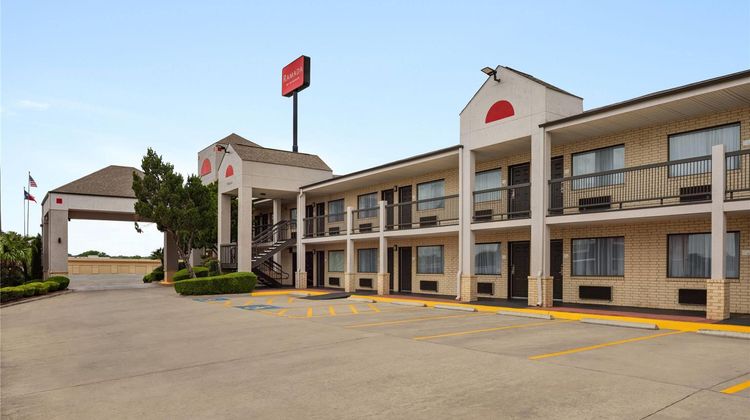 Ramada San Antonio/Near SeaWorld Exterior