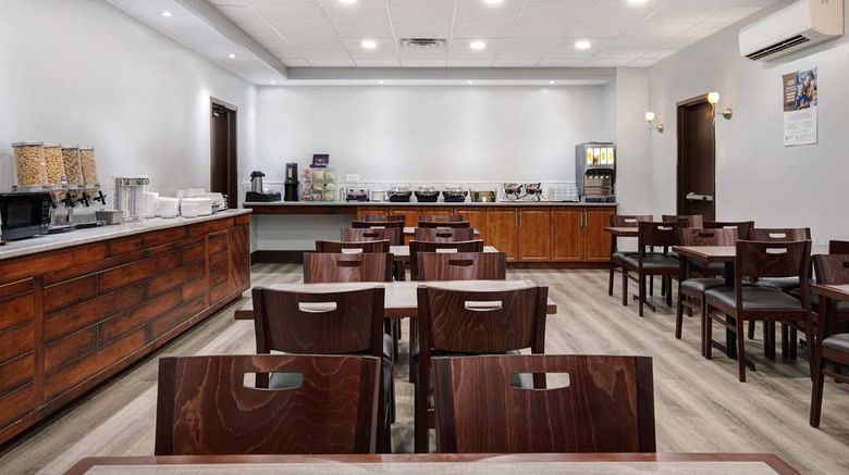 <b>Days Inn  Calgary South Restaurant</b>. Images powered by <a href="https://iceportal.shijigroup.com/" title="IcePortal" target="_blank">IcePortal</a>.