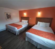 Howard Johnson Inn Woodstock Room