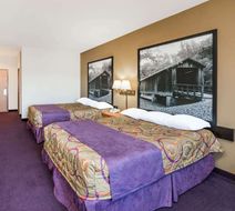 Super 8 Columbia East Room