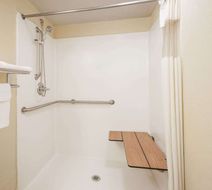 Days Inn Okemah Room
