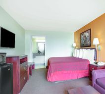 Days Inn Okemah Room