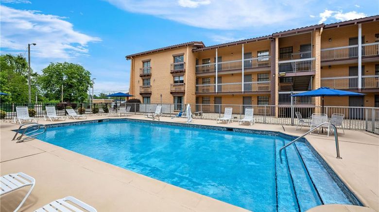 <b>Days Inn by Wyndham Birmingham/West Pool</b>. Images powered by <a href="https://iceportal.shijigroup.com/" title="IcePortal" target="_blank">IcePortal</a>.