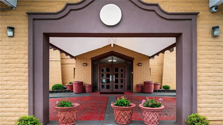 <b>Days Inn by Wyndham Birmingham/West Exterior</b>. Images powered by <a href="https://iceportal.shijigroup.com/" title="IcePortal" target="_blank">IcePortal</a>.