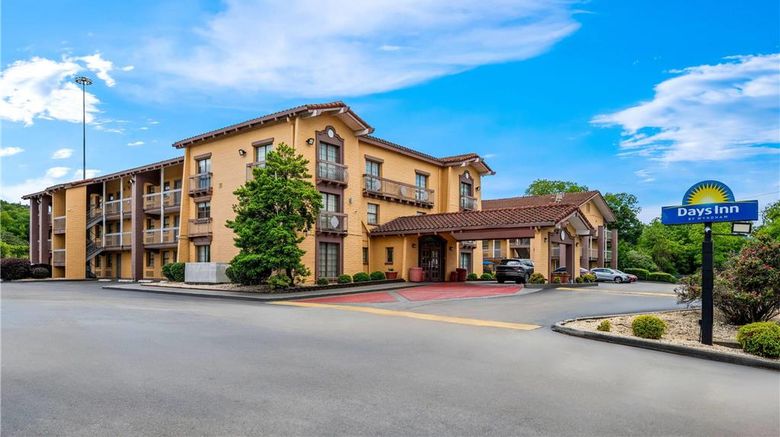 <b>Days Inn by Wyndham Birmingham/West Exterior</b>. Images powered by <a href="https://iceportal.shijigroup.com/" title="IcePortal" target="_blank">IcePortal</a>.