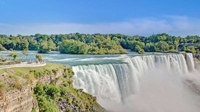 Days Inn & Suites Niagara Falls/Buffalo