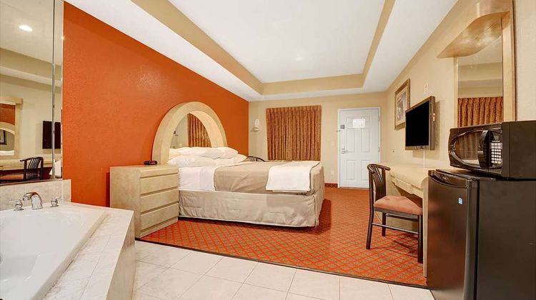 Days Inn & Suites Niagara Falls/Buffalo Room
