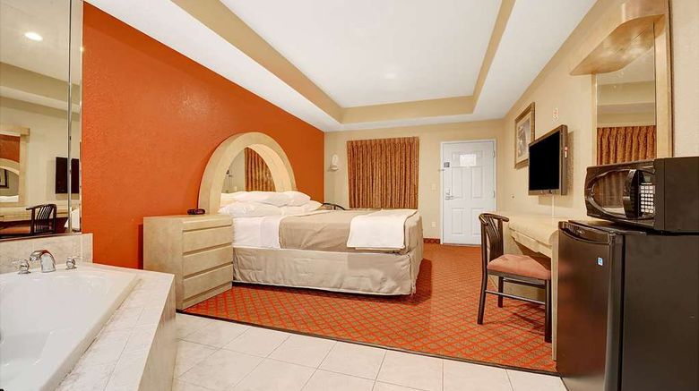 <b>Days Inn & Suites Niagara Falls/Buffalo Room</b>. Images powered by <a href="https://iceportal.shijigroup.com/" title="IcePortal" target="_blank">IcePortal</a>.