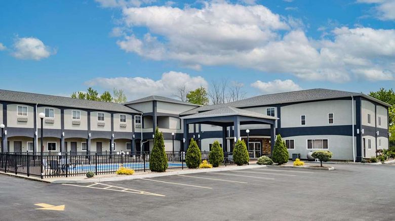 <b>Days Inn & Suites Niagara Falls/Buffalo Exterior</b>. Images powered by <a href="https://iceportal.shijigroup.com/" title="IcePortal" target="_blank">IcePortal</a>.