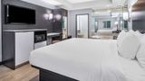 Days Inn & Suites Niagara Falls/Buffalo Suite