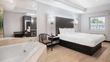 Days Inn & Suites Niagara Falls/Buffalo Suite