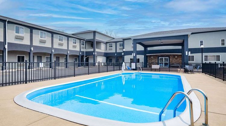 Days Inn & Suites Niagara Falls/Buffalo Pool