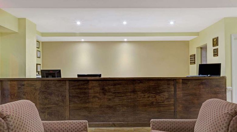 <b>Travelodge Williamsburg Colonial Area Lobby</b>. Images powered by <a href="https://iceportal.shijigroup.com/" title="IcePortal" target="_blank">IcePortal</a>.