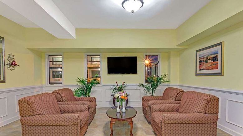 <b>Travelodge Williamsburg Colonial Area Lobby</b>. Images powered by <a href="https://iceportal.shijigroup.com/" title="IcePortal" target="_blank">IcePortal</a>.