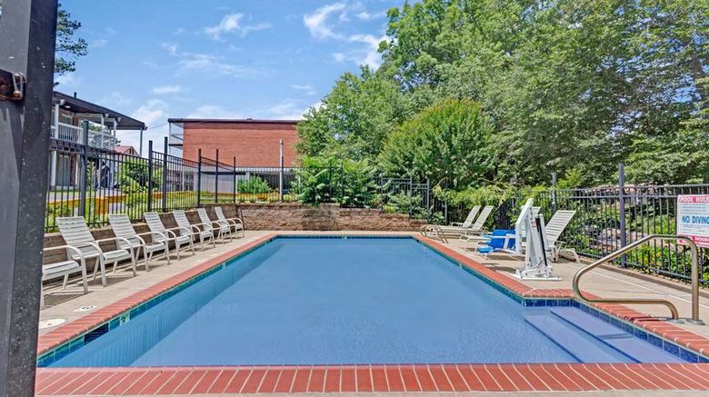 <b>Travelodge Williamsburg Colonial Area Pool</b>. Images powered by <a href="https://iceportal.shijigroup.com/" title="IcePortal" target="_blank">IcePortal</a>.