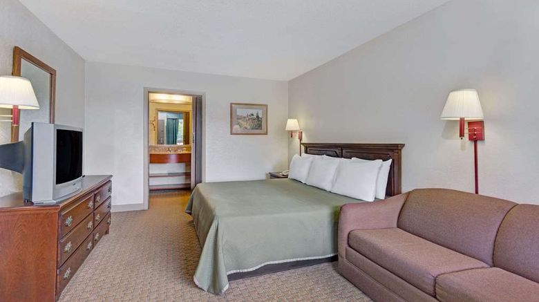 <b>Travelodge Williamsburg Colonial Area Room</b>. Images powered by <a href="https://iceportal.shijigroup.com/" title="IcePortal" target="_blank">IcePortal</a>.