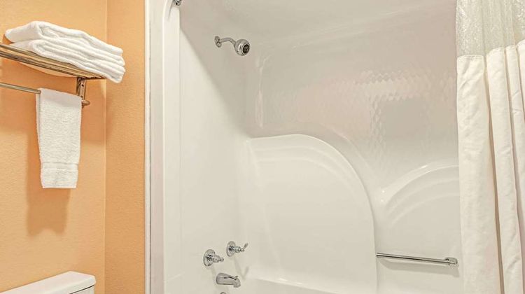 Days Inn & Suites Osceola Room