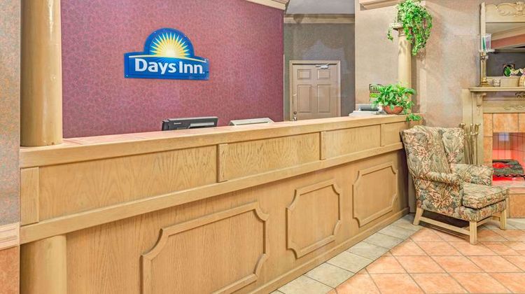 Days Inn & Suites Osceola Lobby