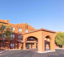 Super 8 Page/Lake Powell Exterior