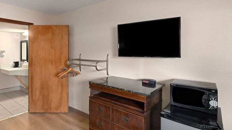 <b>Super 8 Fort Mitchell/Cinci OH Downtown Room</b>. Images powered by <a href="https://iceportal.shijigroup.com/" title="IcePortal" target="_blank">IcePortal</a>.