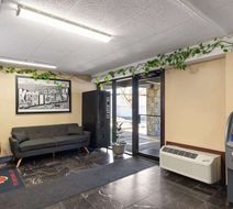 Super 8 Fort Mitchell/Cinci OH Downtown Lobby