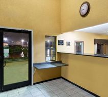 Super 8 San Antonio/Riverwalk Area Lobby