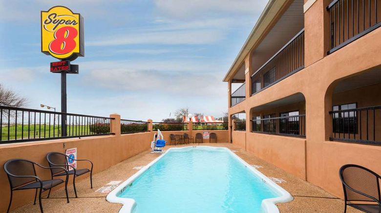 <b>Super 8 San Antonio/Riverwalk Area Pool</b>. Images powered by <a href="https://iceportal.shijigroup.com/" title="IcePortal" target="_blank">IcePortal</a>.