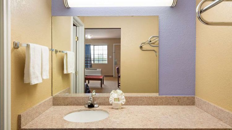 Super 8 San Antonio/Riverwalk Area Room