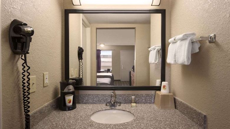 <b>Super 8 Chattanooga/East Ridge Room</b>. Images powered by <a href="https://iceportal.shijigroup.com/" title="IcePortal" target="_blank">IcePortal</a>.