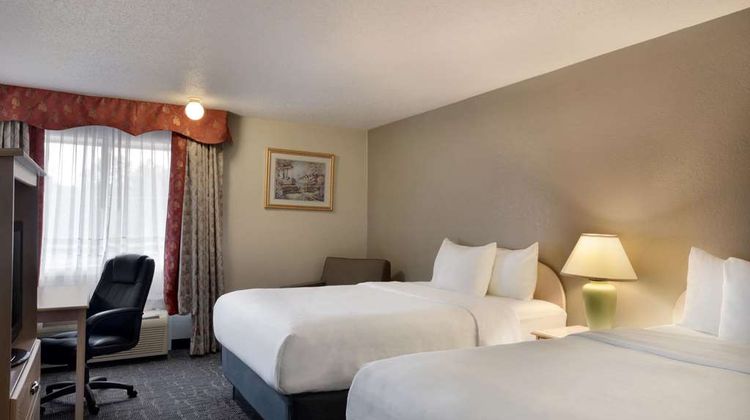Baymont Inn & Suites Des Moines North Room