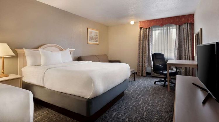 Baymont Inn & Suites Des Moines North Suite