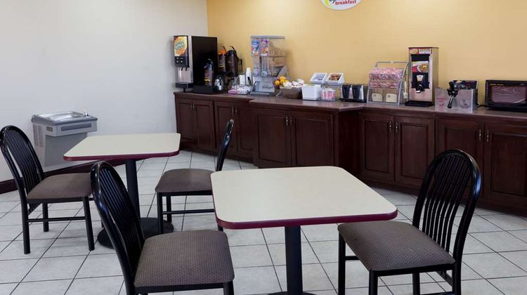 Super 8 Indianola Room