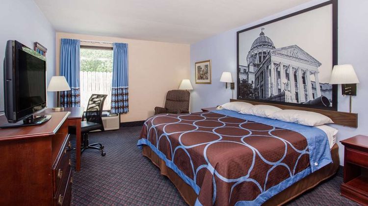 Super 8 Indianola Room